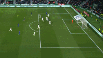 詹姆斯关键上篮锁定胜利