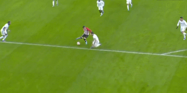 超远三分命中，全队抱头