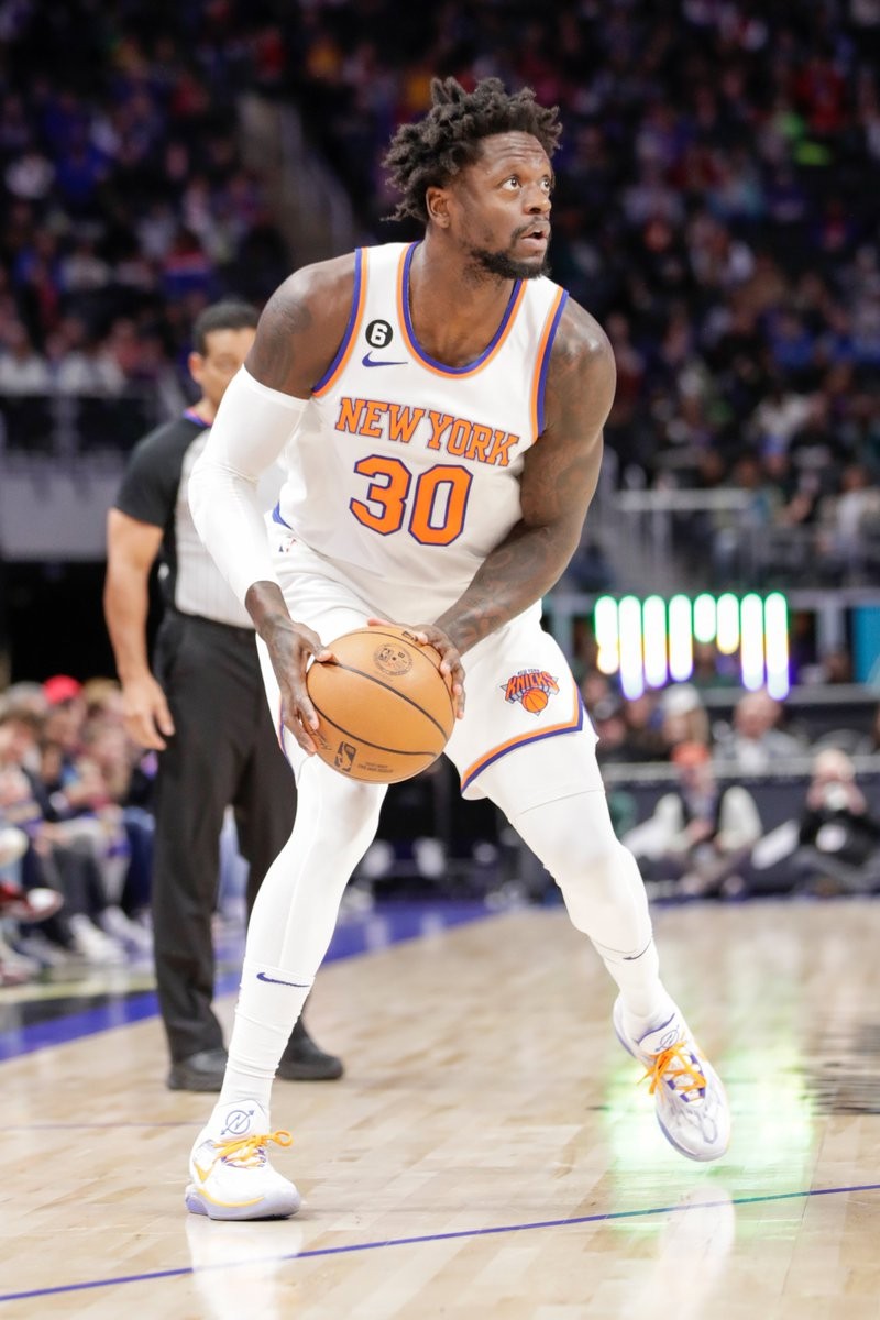 她积极投身 她积极投身